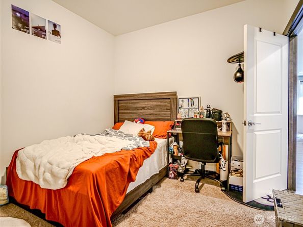 2704 S 120th Place, SeaTac WA 98168