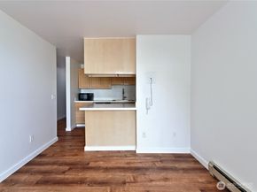 2104 Alki Avenue SW 205, Seattle WA 98116