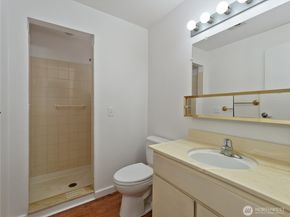 2104 Alki Avenue SW 205, Seattle WA 98116