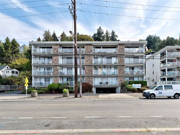 2104 Alki Avenue SW 205, Seattle WA 98116