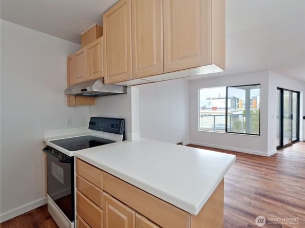 2104 Alki Avenue SW 205, Seattle WA 98116