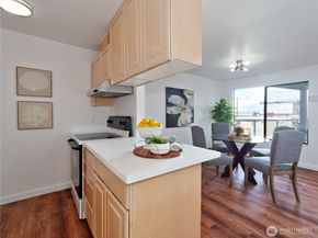 2104 Alki Avenue SW 205, Seattle WA 98116