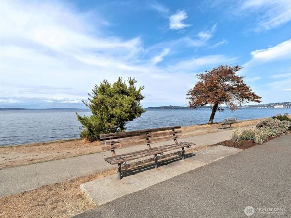 2104 Alki Avenue SW 205, Seattle WA 98116