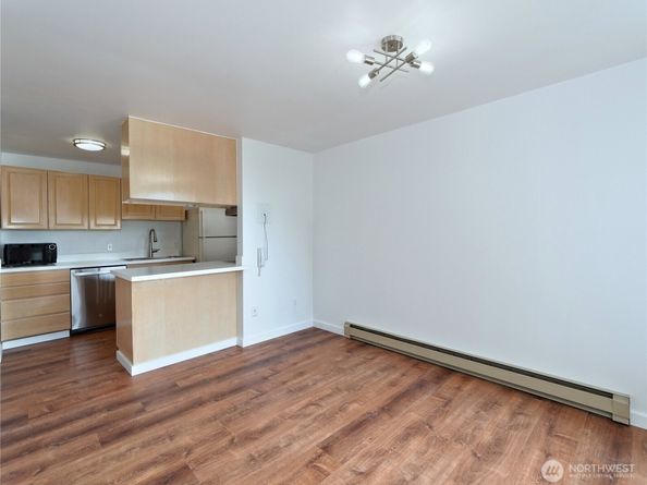 2104 Alki Avenue SW 205, Seattle WA 98116