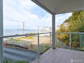 2104 Alki Avenue SW 205, Seattle WA 98116