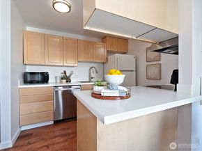 2104 Alki Avenue SW 205, Seattle WA 98116