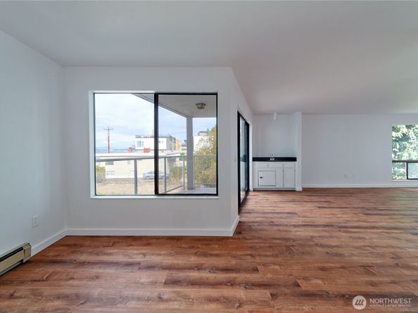 2104 Alki Avenue SW 205, Seattle WA 98116