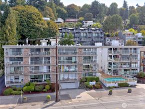 2104 Alki Avenue SW 205, Seattle WA 98116