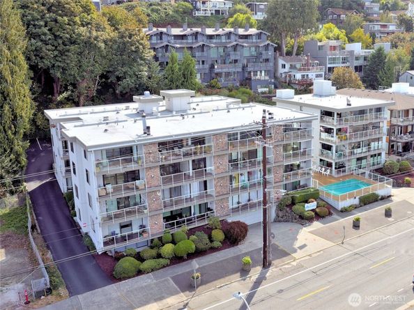 2104 Alki Avenue SW 205, Seattle WA 98116