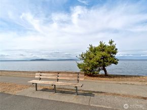 2104 Alki Avenue SW 205, Seattle WA 98116