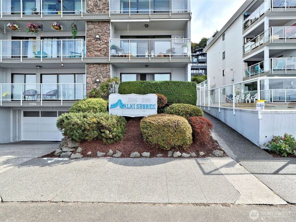 2104 Alki Avenue SW 205, Seattle WA 98116