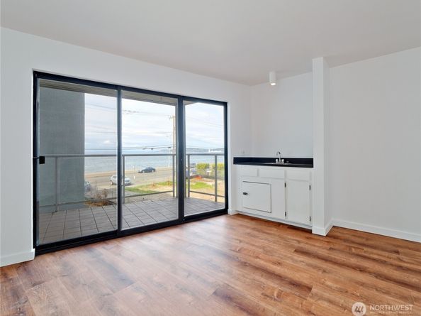 2104 Alki Avenue SW 205, Seattle WA 98116