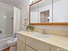 2104 Alki Avenue SW 205, Seattle WA 98116