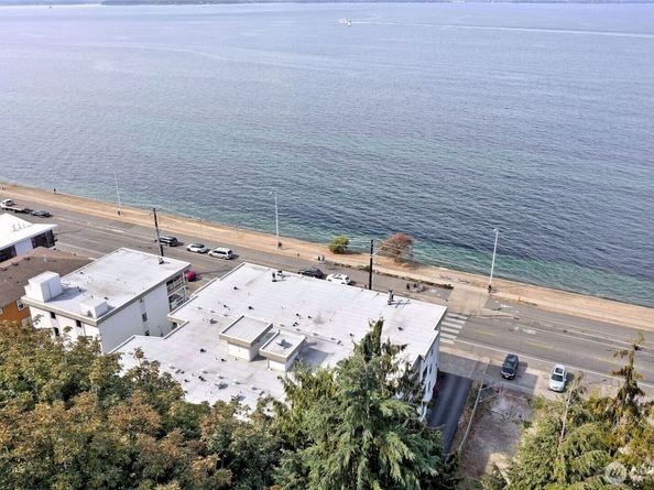 2104 Alki Avenue SW 205, Seattle WA 98116