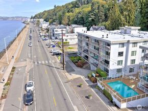 2104 Alki Avenue SW 205, Seattle WA 98116