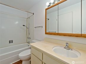 2104 Alki Avenue SW 205, Seattle WA 98116