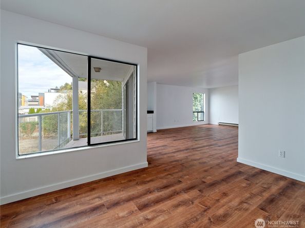 2104 Alki Avenue SW 205, Seattle WA 98116