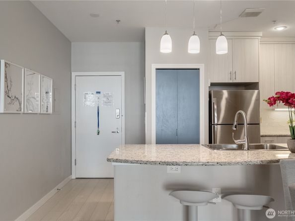 2414 1st Avenue 525, Seattle WA 98121