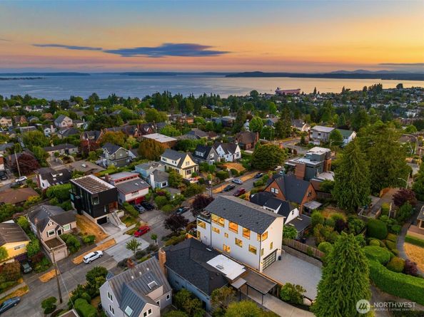 2630 W Lynn Street, Seattle WA 98199