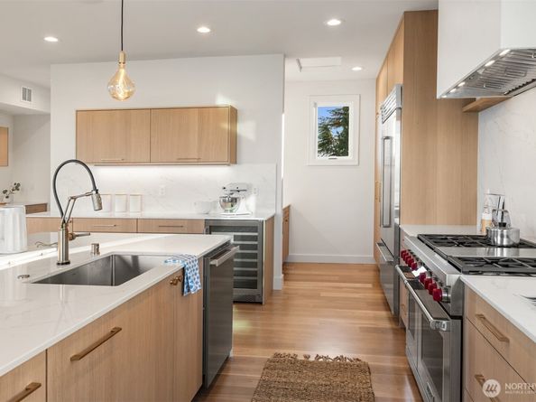 2630 W Lynn Street, Seattle WA 98199
