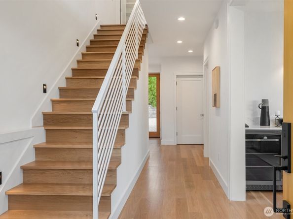 2630 W Lynn Street, Seattle WA 98199