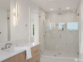2630 W Lynn Street, Seattle WA 98199