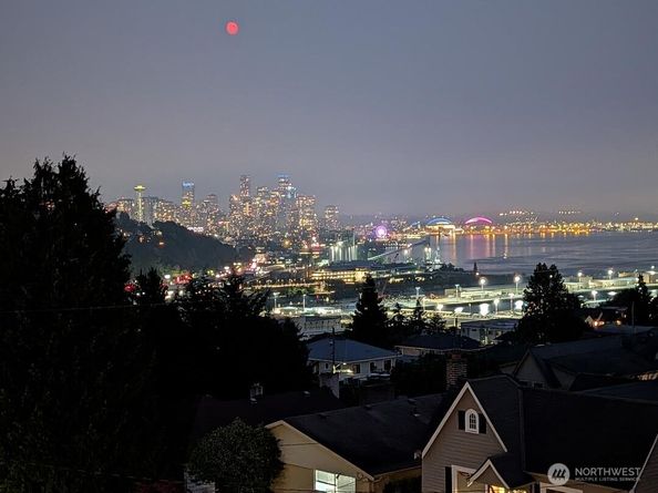 2630 W Lynn Street, Seattle WA 98199