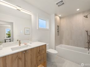 2630 W Lynn Street, Seattle WA 98199