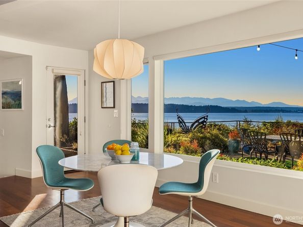 12145 Arrow Point Loop NE, Bainbridge Island WA 98110