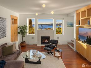 12145 Arrow Point Loop NE, Bainbridge Island WA 98110