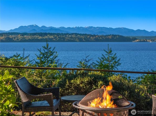 12145 Arrow Point Loop NE, Bainbridge Island WA 98110