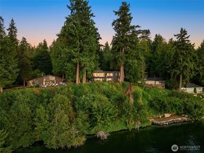 12145 Arrow Point Loop NE, Bainbridge Island WA 98110