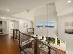 12145 Arrow Point Loop NE, Bainbridge Island WA 98110