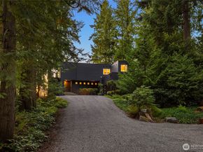 12145 Arrow Point Loop NE, Bainbridge Island WA 98110