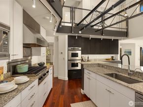 12145 Arrow Point Loop NE, Bainbridge Island WA 98110