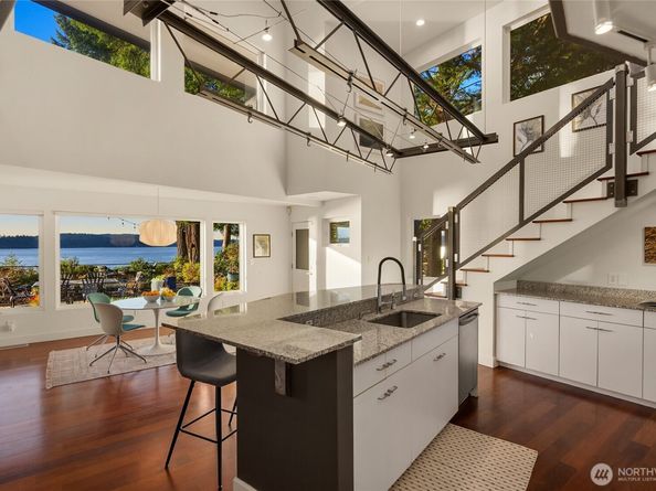 12145 Arrow Point Loop NE, Bainbridge Island WA 98110