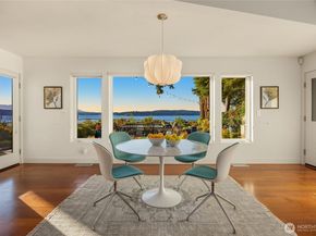 12145 Arrow Point Loop NE, Bainbridge Island WA 98110