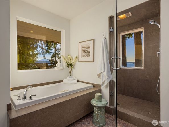 12145 Arrow Point Loop NE, Bainbridge Island WA 98110