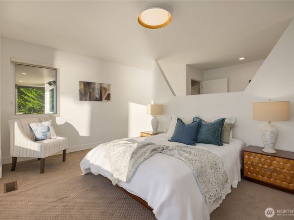 12145 Arrow Point Loop NE, Bainbridge Island WA 98110