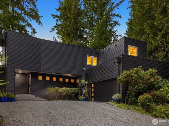 12145 Arrow Point Loop NE, Bainbridge Island WA 98110