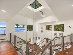 12145 Arrow Point Loop NE, Bainbridge Island WA 98110