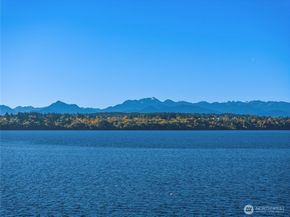 12145 Arrow Point Loop NE, Bainbridge Island WA 98110