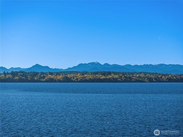 12145 Arrow Point Loop NE, Bainbridge Island WA 98110