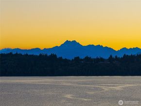 12145 Arrow Point Loop NE, Bainbridge Island WA 98110