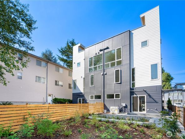 8524 23rd Avenue NE, Seattle WA 98115