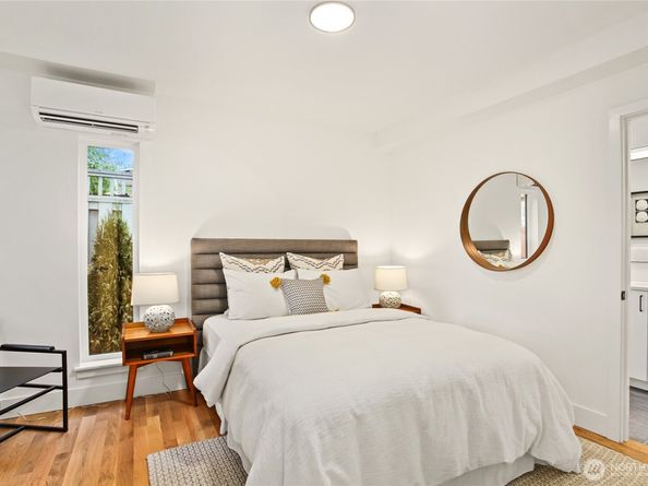 2737 59th Avenue SW, Seattle WA 98116
