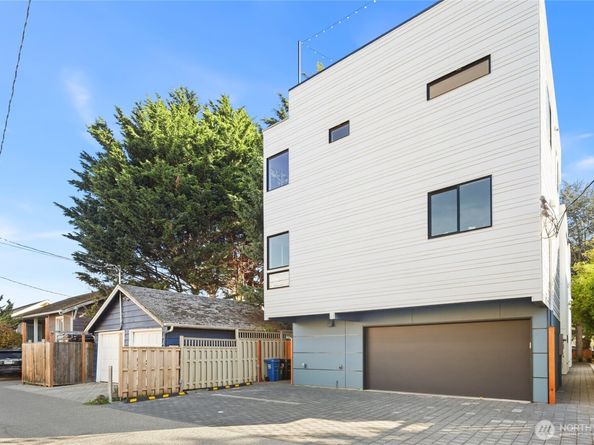 2737 59th Avenue SW, Seattle WA 98116