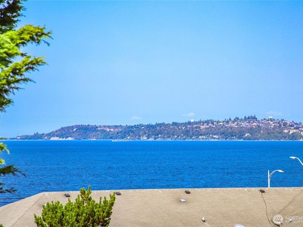 2737 59th Avenue SW, Seattle WA 98116