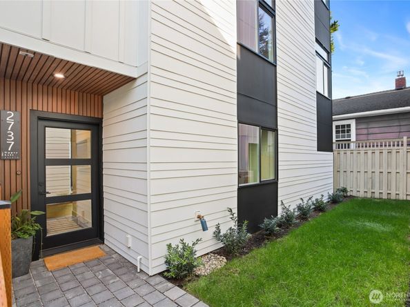 2737 59th Avenue SW, Seattle WA 98116