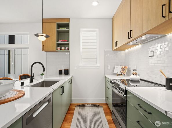 2737 59th Avenue SW, Seattle WA 98116